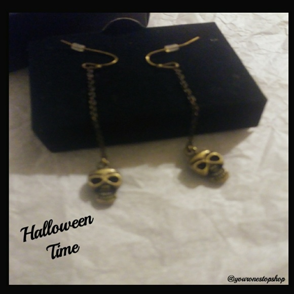 Jewelry - 🆕Long Skulls Earrings
